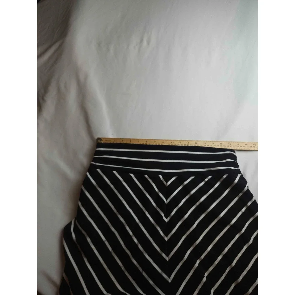 Faded Glory Skirt L 12-14 Black White Striped Minimalist Classic Smart Casual